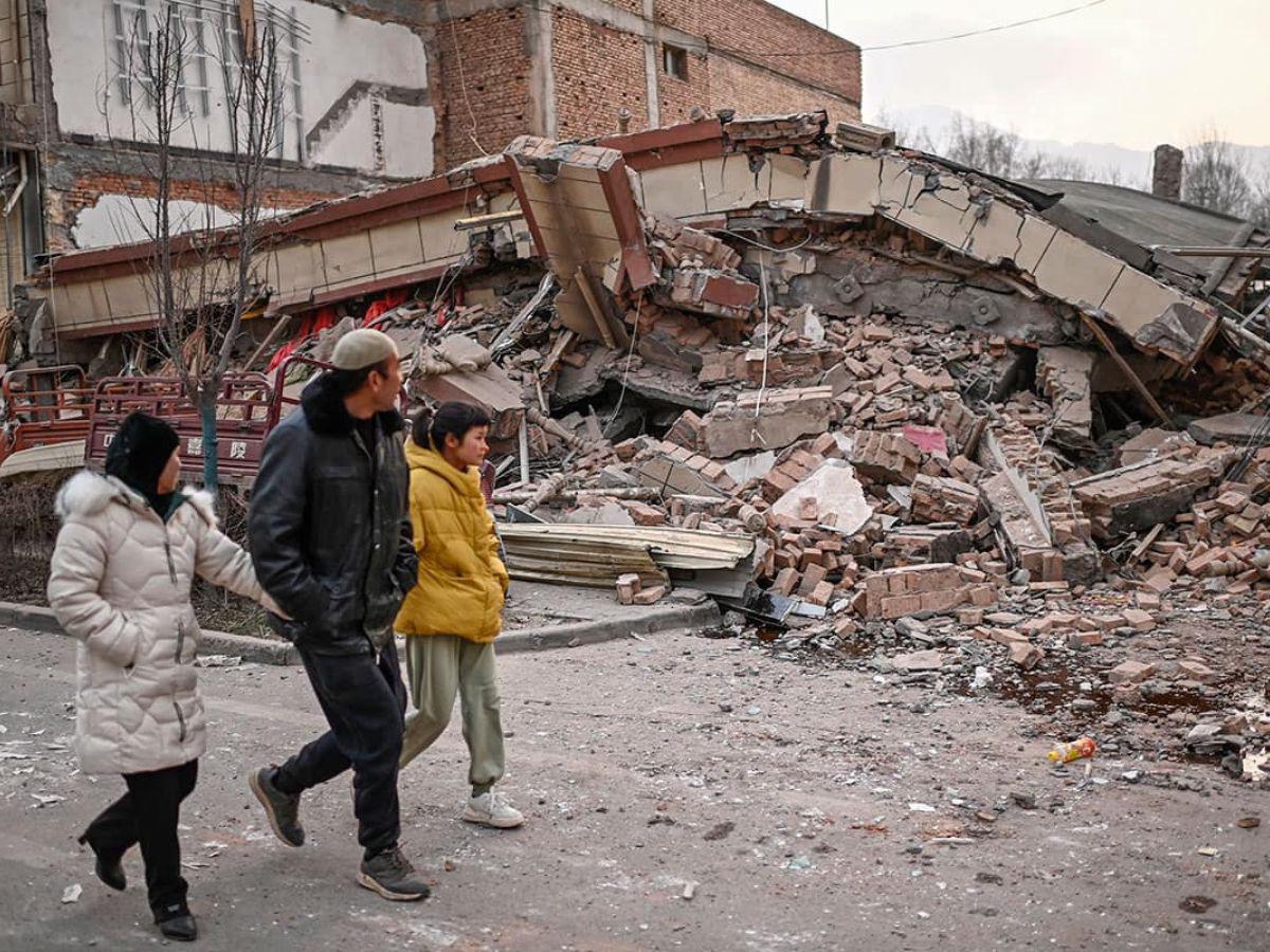 Sobrevivientes de terremoto en China ahora se enfrentan al frío extremo