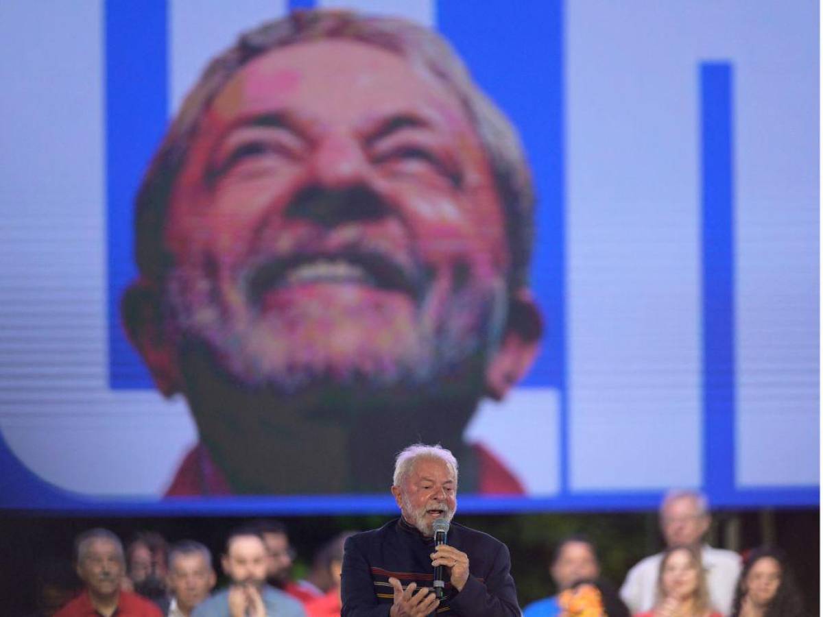 Encuesta: Lula mantiene amplio liderazgo, pero Bolsonaro avanza en disputa electoral
