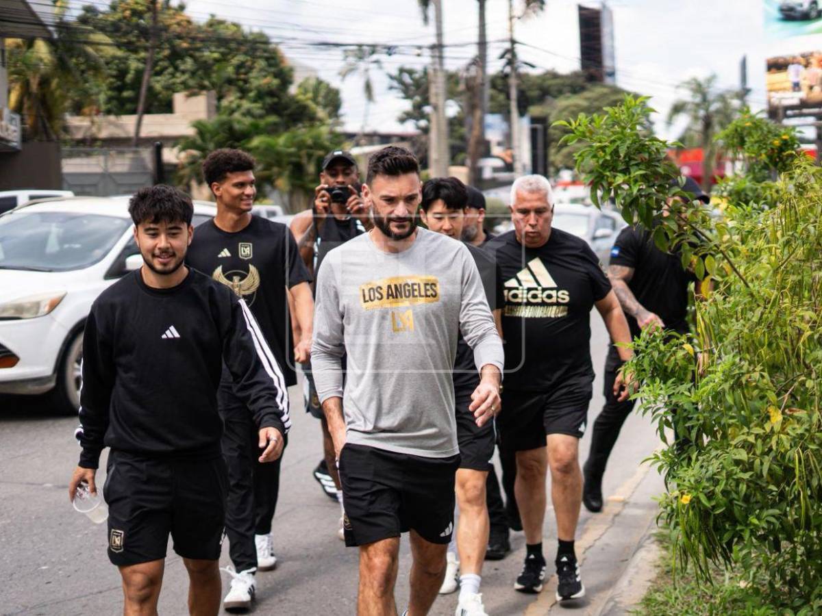 Son Heung-Min y Hugo Lloris caminan por calles de SPS, compran en café y esto gastaron