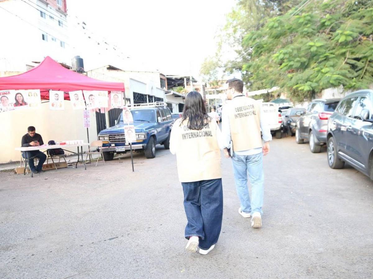 Retrasos e impasses presencian observadores electorales en las primarias 2025