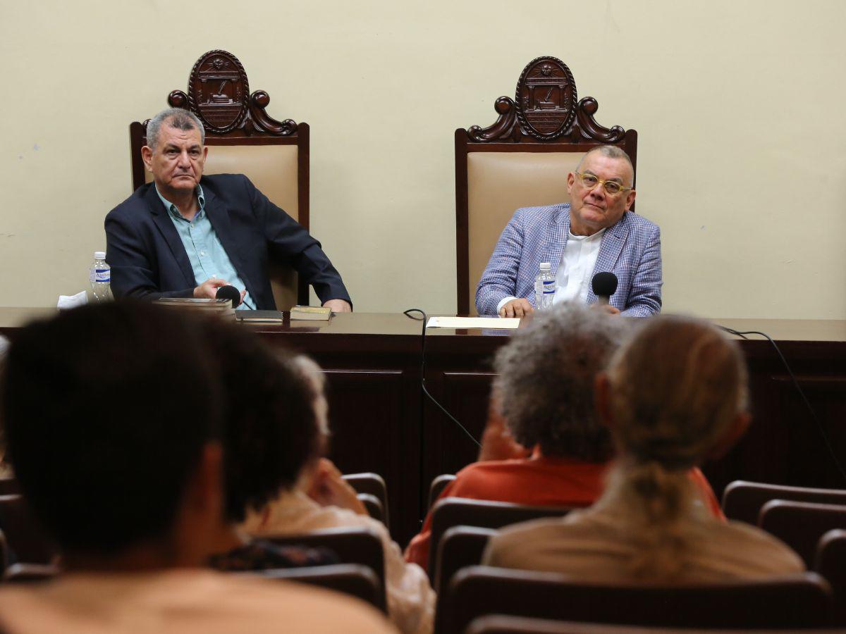 Mario Gallardo halagó el trabajo autorreflexivo y reflexivo de CastellanosMoya respecto a su prosa y la de otros autores.