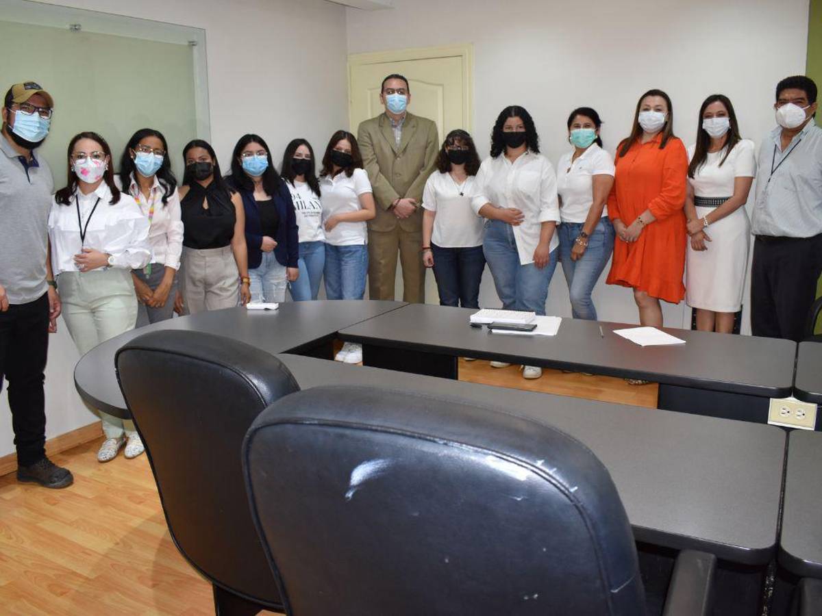 CNE acompaña a jóvenes que participaran en encuentro de observación electoral