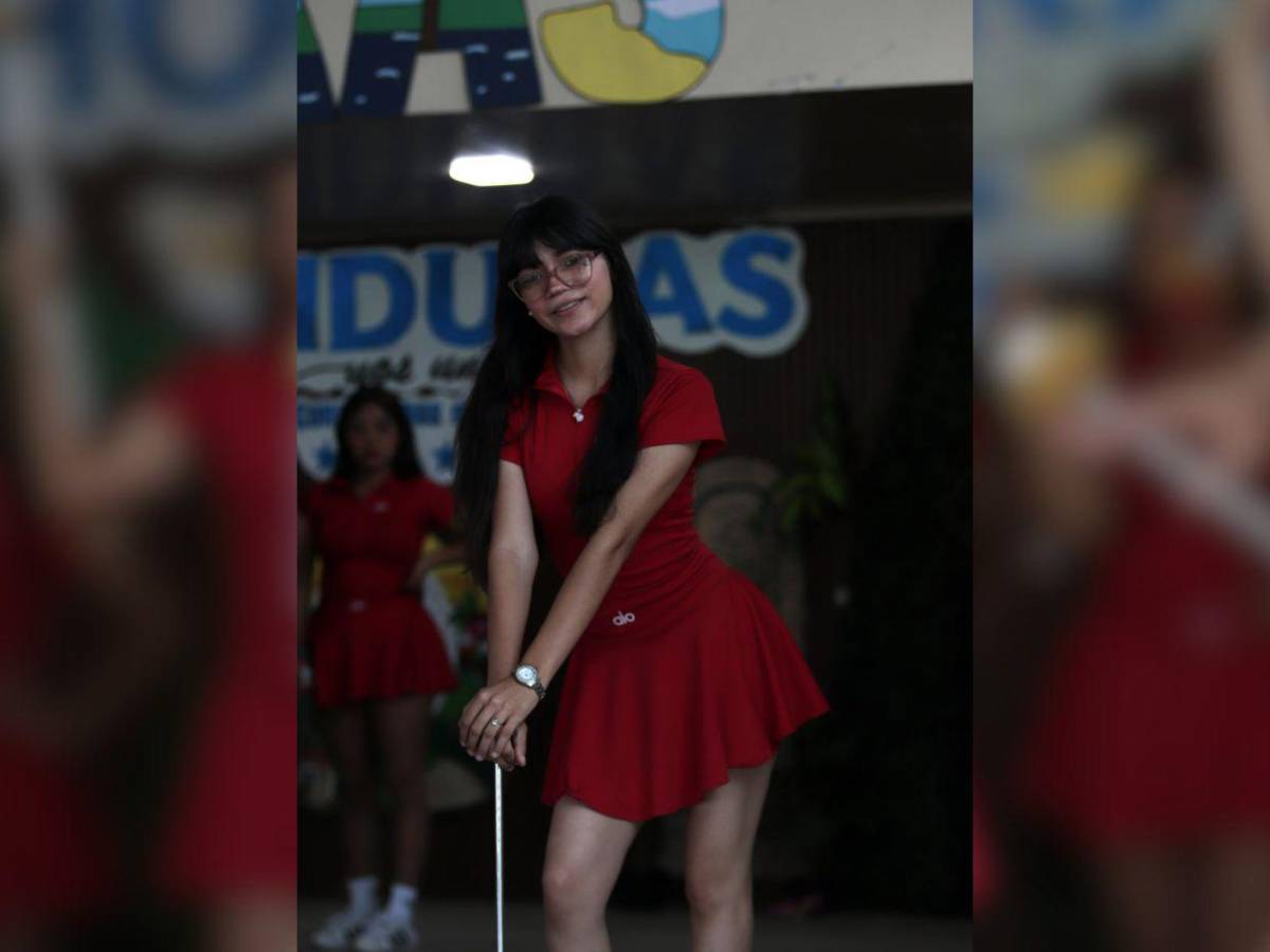 Palillonas del Instituto Monterrey se preparan para abrir con color y elegancia los desfiles patrios