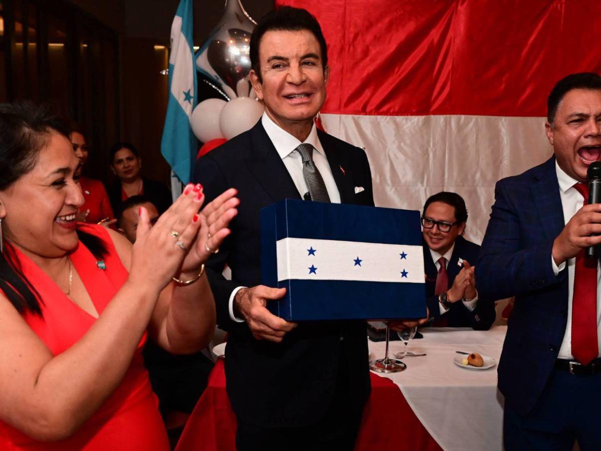 ¿Acertará? Mhoni Vidente predice quién ganará las elecciones en Honduras