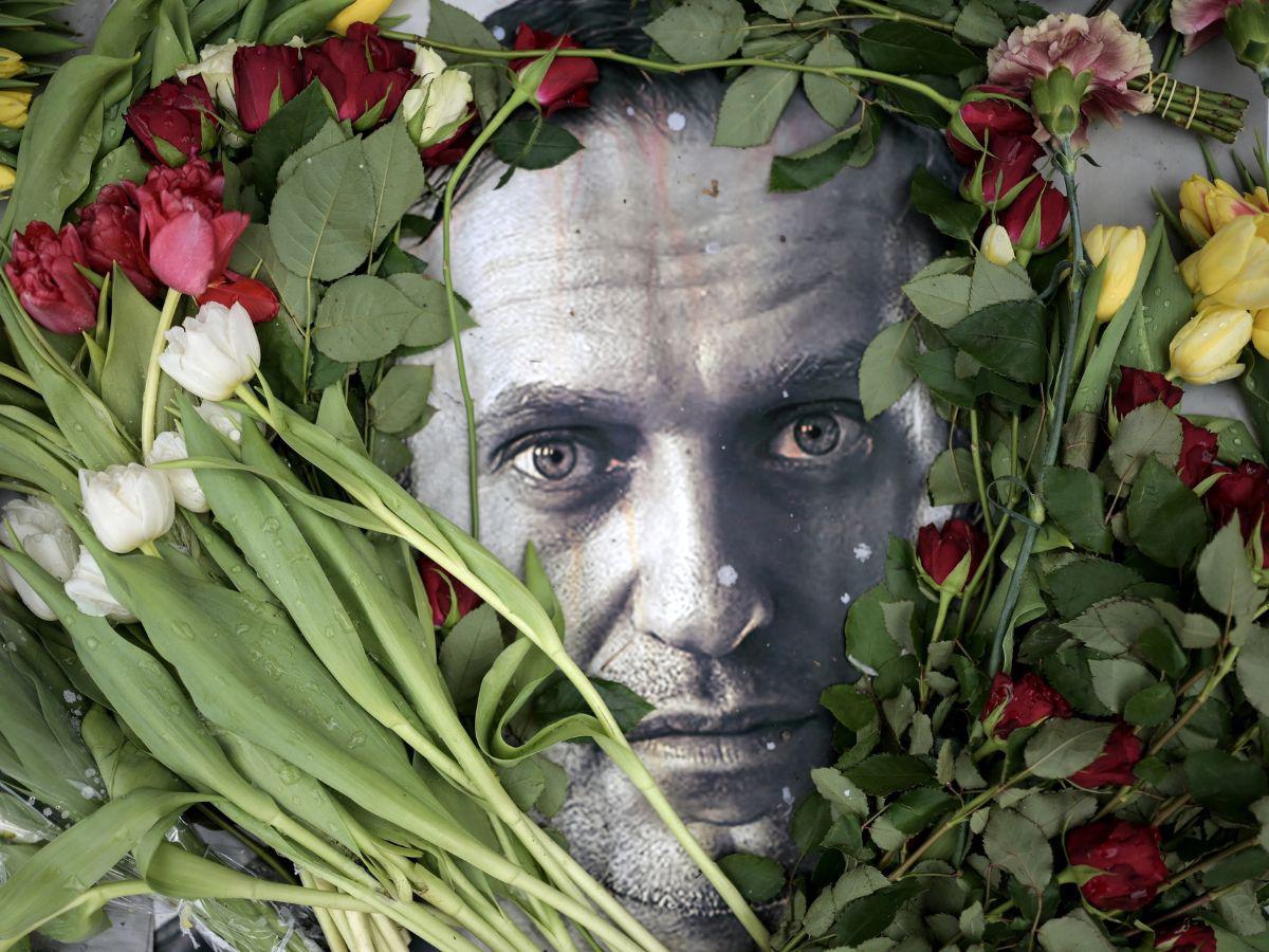 Madre de Navalni denuncia ser chantajeada para enterrar a su hijo en “secreto”