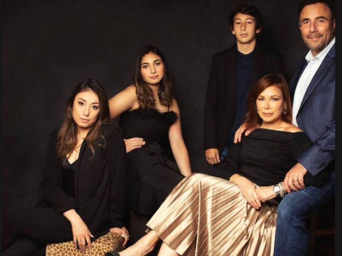 Hombre de familia: los hijos y esposa del precandidato liberal Luis Zelaya