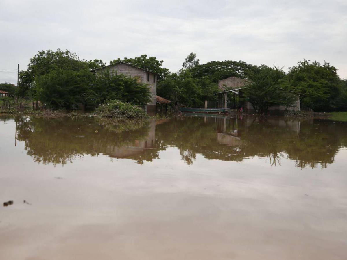 Crisis en Costa de los Amates: inundaciones, cocodrilos y esperanza en medio del caos
