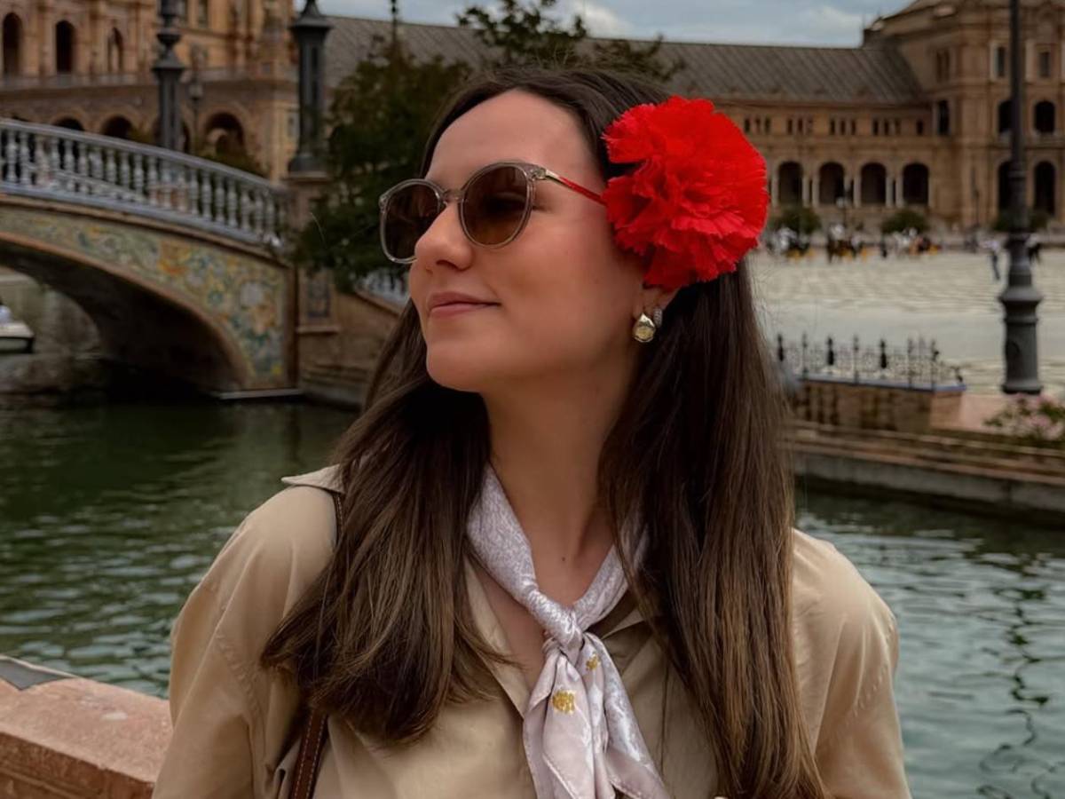 Periodista hondureña es sorprendida en España: Sus seguidores no pueden creer lo que pasó