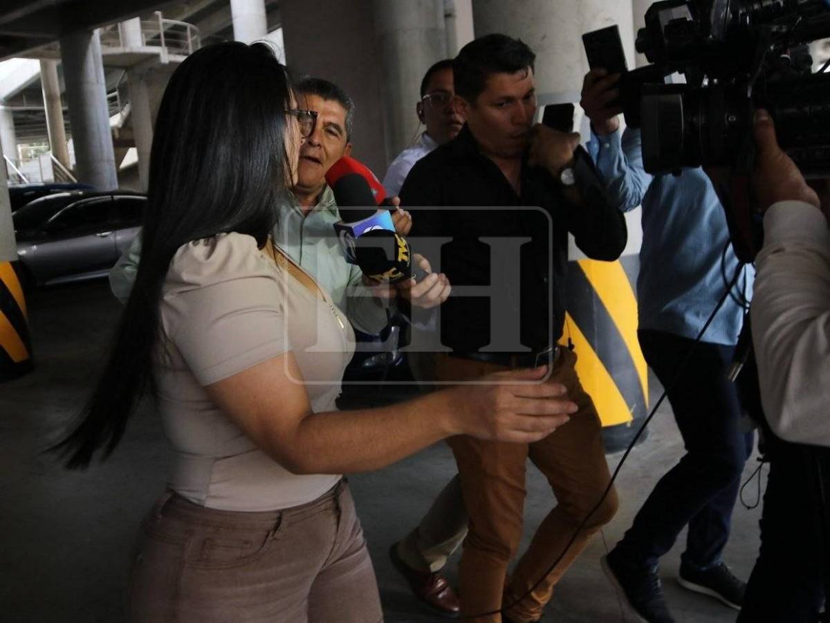 Oro por todos y los bendigo: Iris Cuéllar tras firmar libro de asistencia en la CSJ