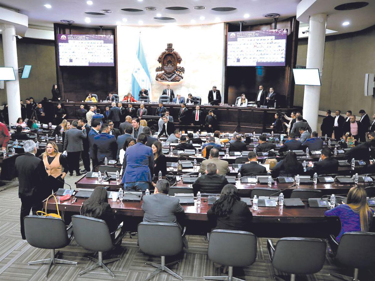 Denuncian entrega de “bono pescado” a diputados del Congreso Nacional