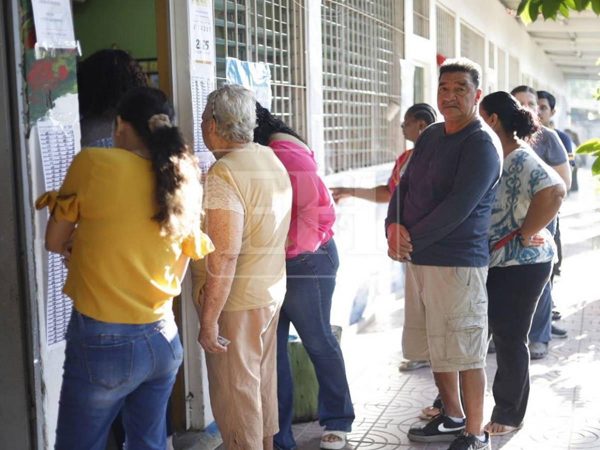 Biométrico, tinta indeleble y orden: así se desarrollan las elecciones en Honduras