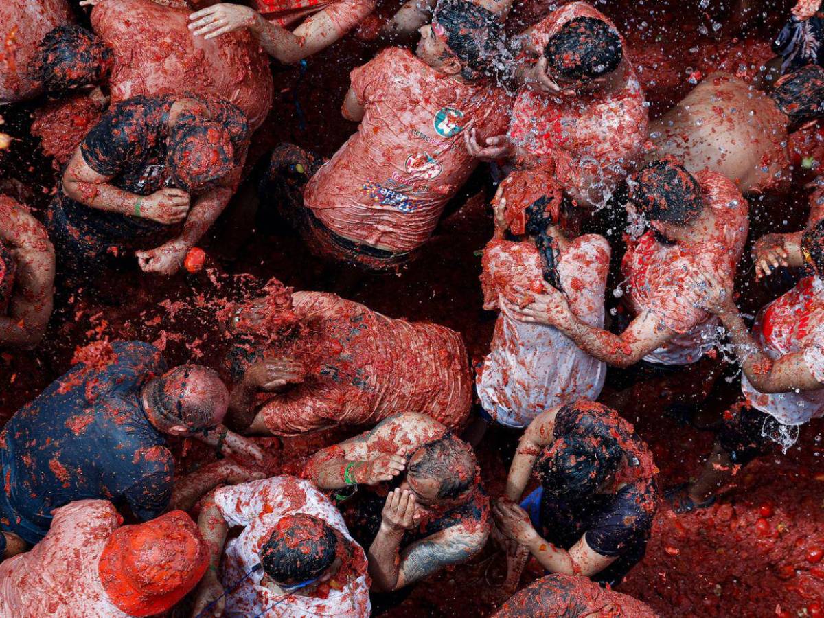 Tomatina 2025: Más de 22 mil personas combaten ​a tomatazos en Buñol