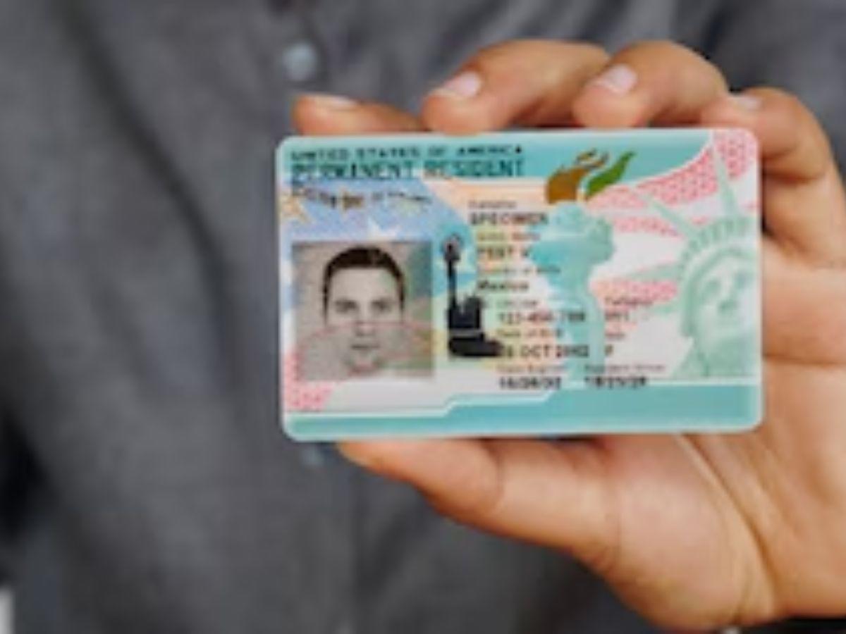 Deportaciones masivas: Por qué los inmigrantes con ‘green card’ pueden ser deportados en EUA