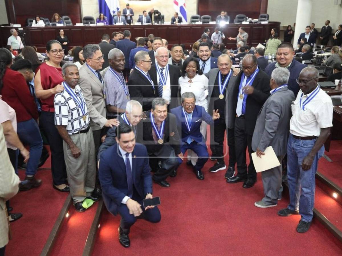 Congreso Nacional condecora a los mundialistas de España 82 con Gran Cruz con Placa de Plata