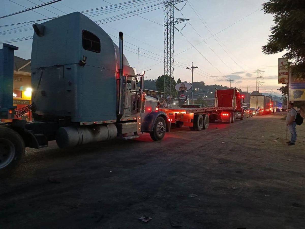Caos en Cofradía, Cortés: Protestas por combustibles terminan en enfrentamientos y saqueos