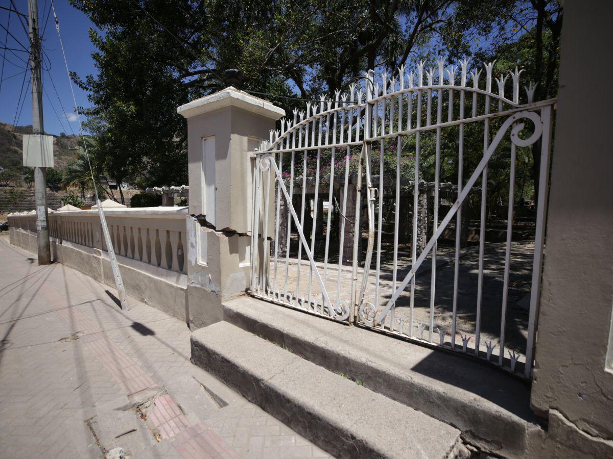 ¿Quiénes están enterrados en el parque La Concordia de Tegucigalpa?