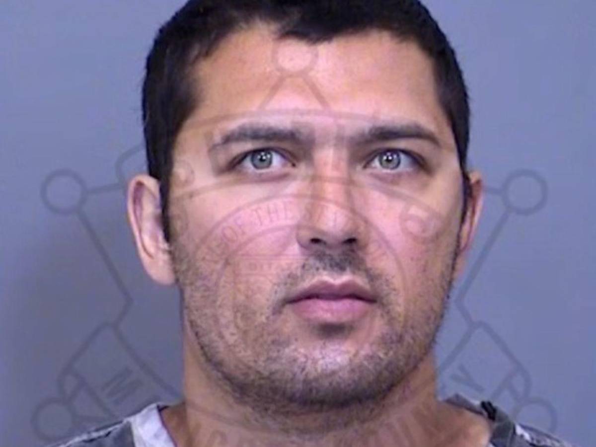 Doble parricidio: joven llamó al 911 para confesar que mató a sus padres en Arizona