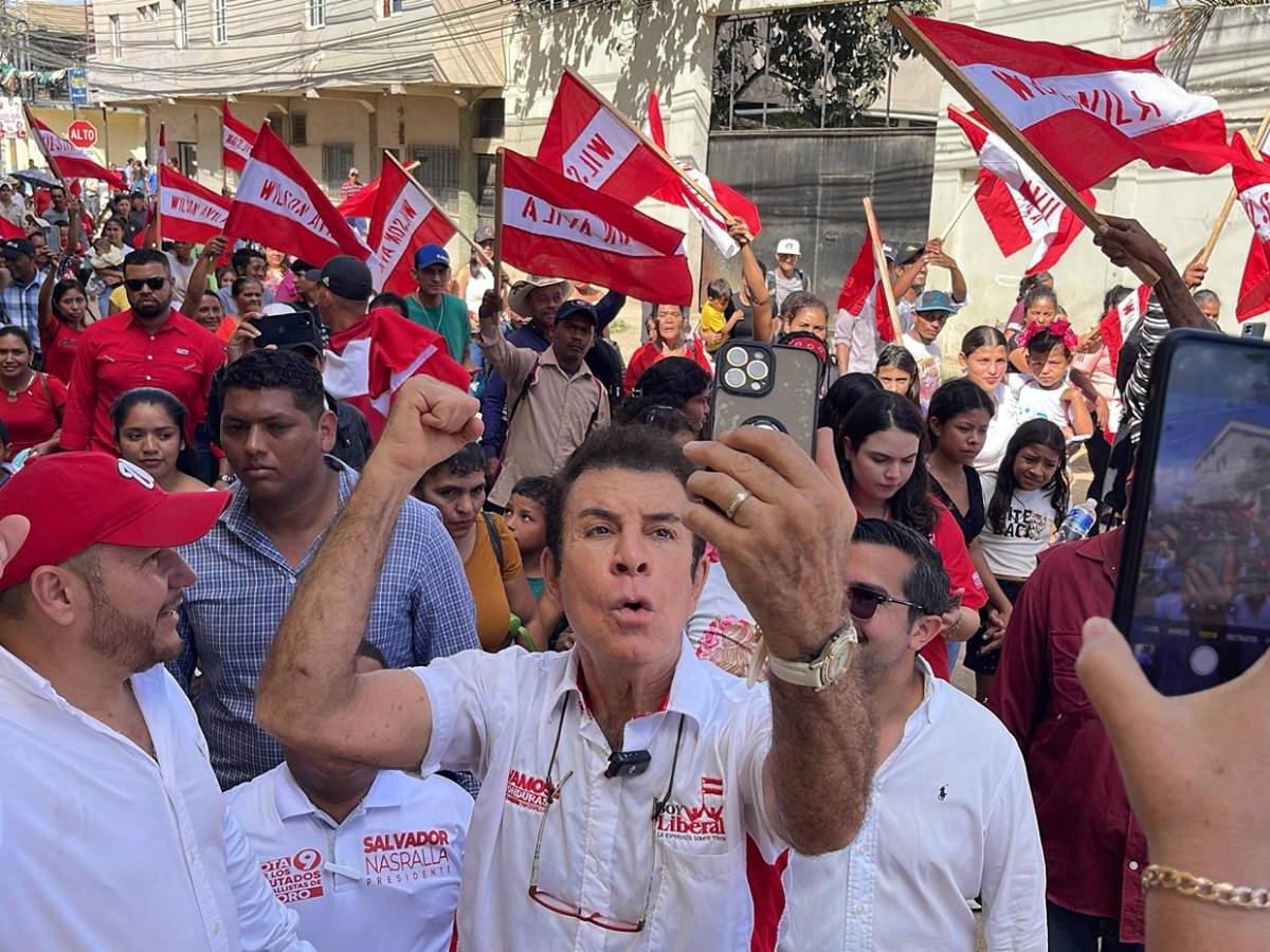 Salvador Nasralla realiza caminata en Yoro para fortalecer su candidatura