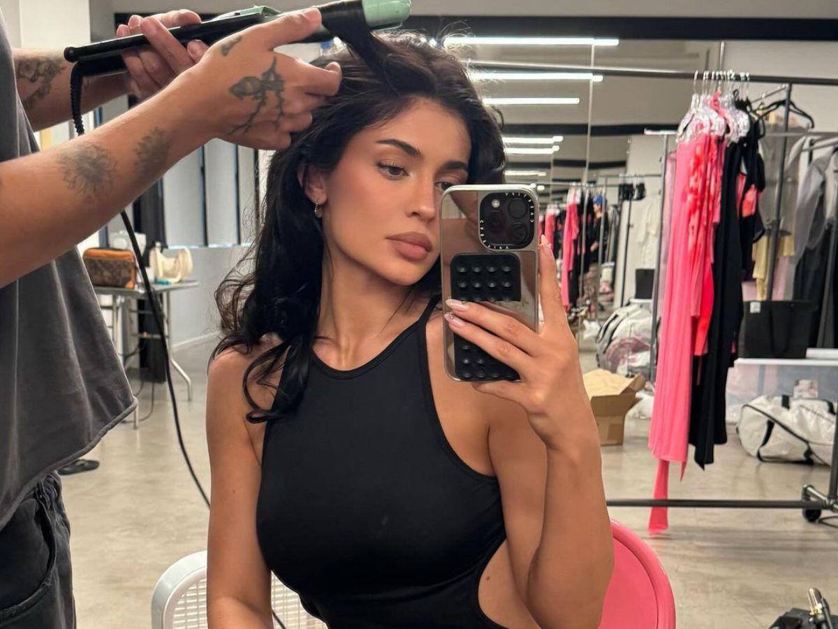Kylie muestra su rostro natural tras disolver la mitad de su relleno de labios Kylie muestra su rostro natural tras disolver la mitad de su relleno de labios