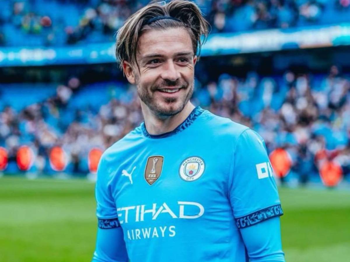 Reconocido futbolista envuelto en polémica tras ser captado borracho al salir de club social