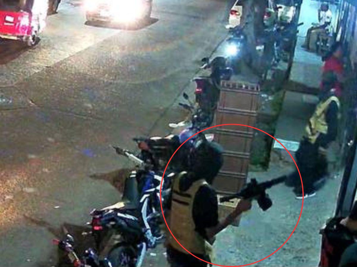 Cámaras captaron asalto en barrio Bella Vista: llegaron armados, con chalecos y encapuchados