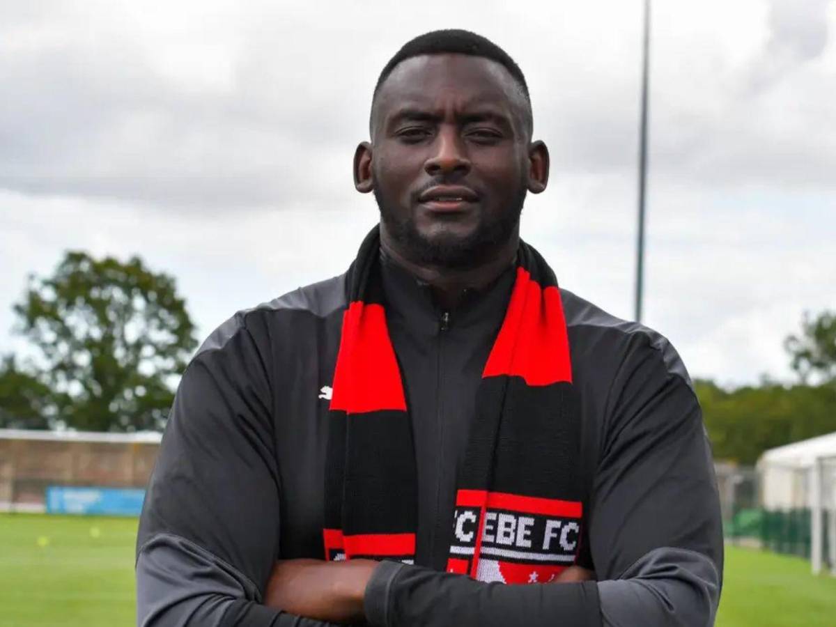 De portero en Londres a rey en Uganda: la historia de George Desmond Kamurasi