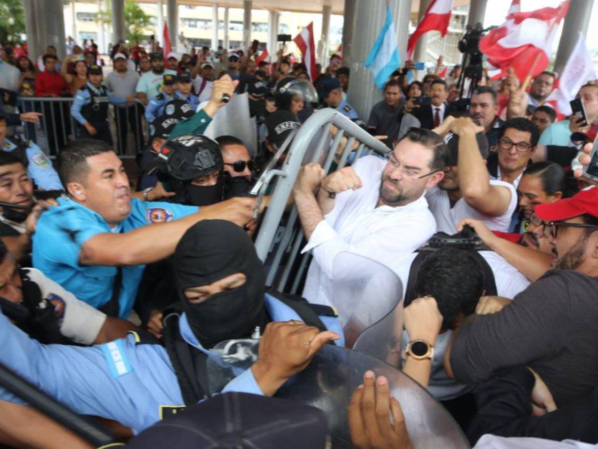 Peleando ruta por Honduras: a bordo de la Cálixneta llegaron liberales al Congreso