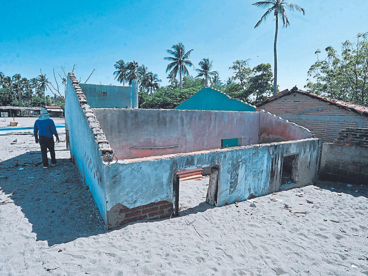 Piden reubicar a los afectados por marejadas en Cedeño