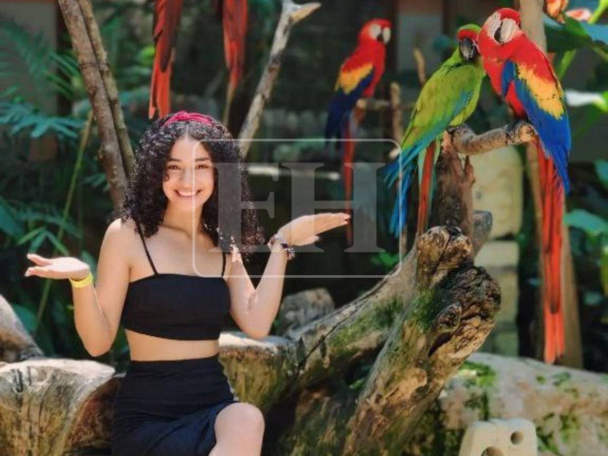 El 15 solo desfiló un ratito, recuerda maestra de Emily, palillona del Cultura Nacional