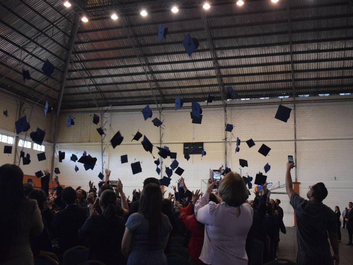 La Universidad Pedagógica gradúa a más de 150 nuevos docentes