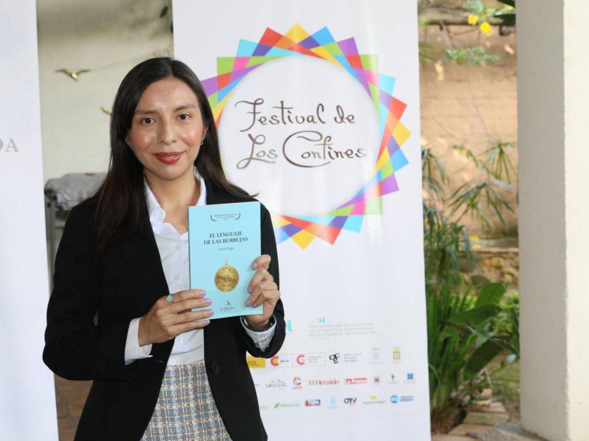 Iveth Vega recibió el Premio Nacional de Poesía Los Confines en 2022, luego de ser anunciada como ganadora en 2021. Su obra es “El lenguaje de las burbujas”.