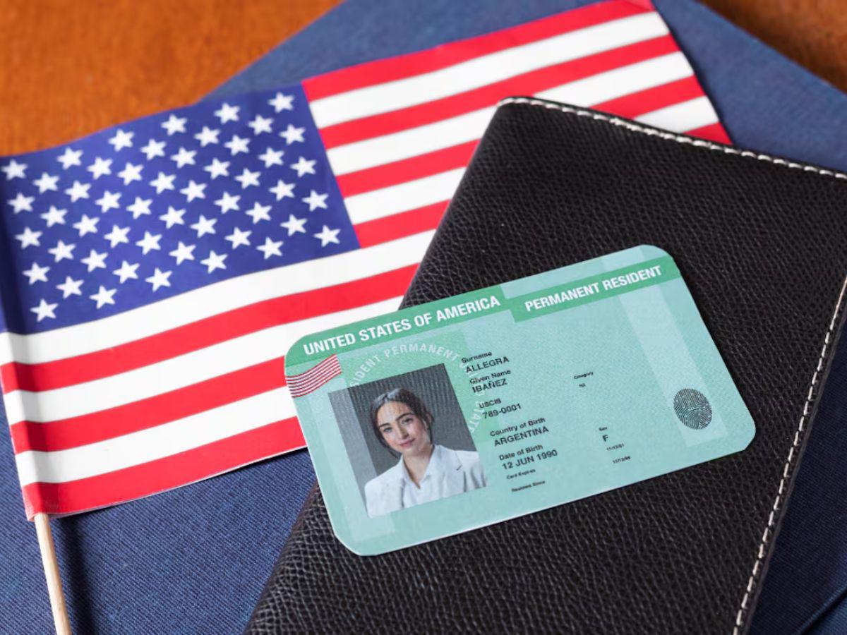 Deportaciones masivas: Por qué los inmigrantes con ‘green card’ pueden ser deportados en EUA