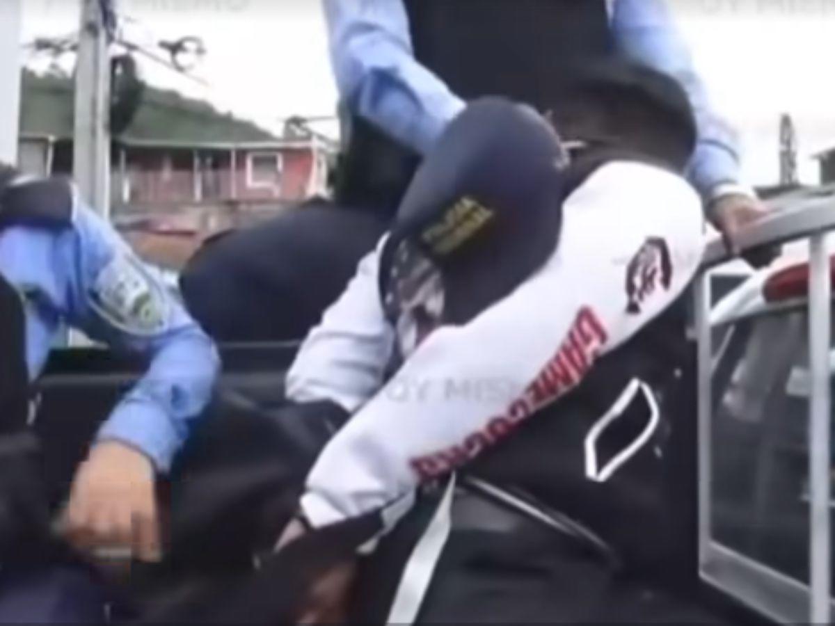 No me dejen morir: momento en que guardia de seguridad le disparó a su compañero en una gasolinera