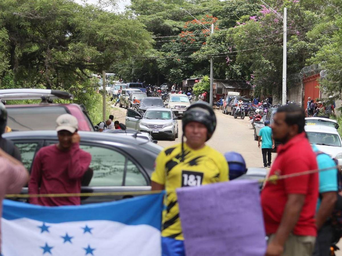 Sin paso a Mateo y Lepaterique, pobladores protestan por mal estado de la carretera