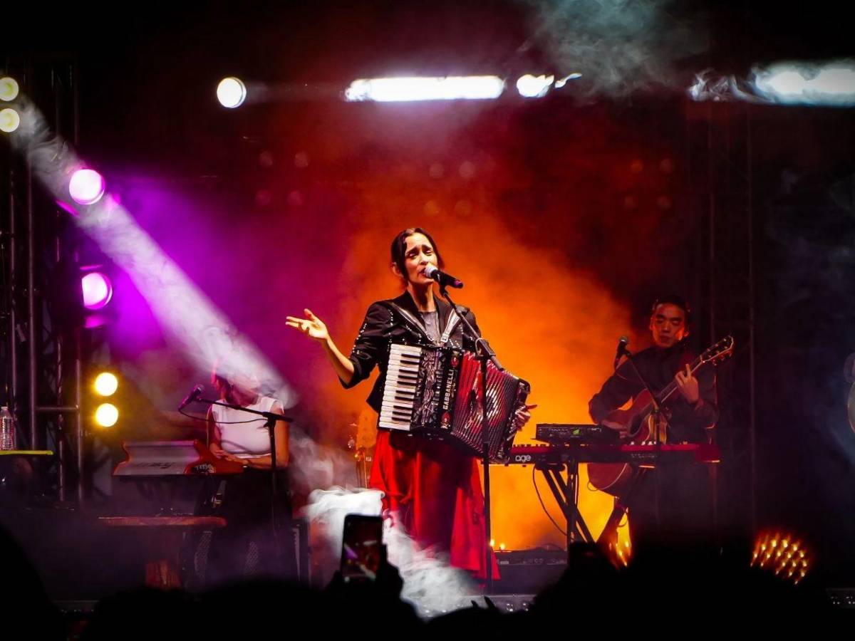 La niña futbolista: el sencillo que hizo meme a Julieta Venegas