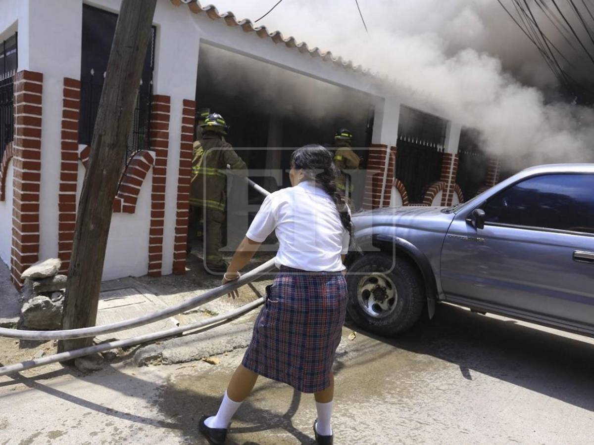 Sin pensarlo dos veces, menor se sumó a bomberos para intentar salvar la casa de su abuelo