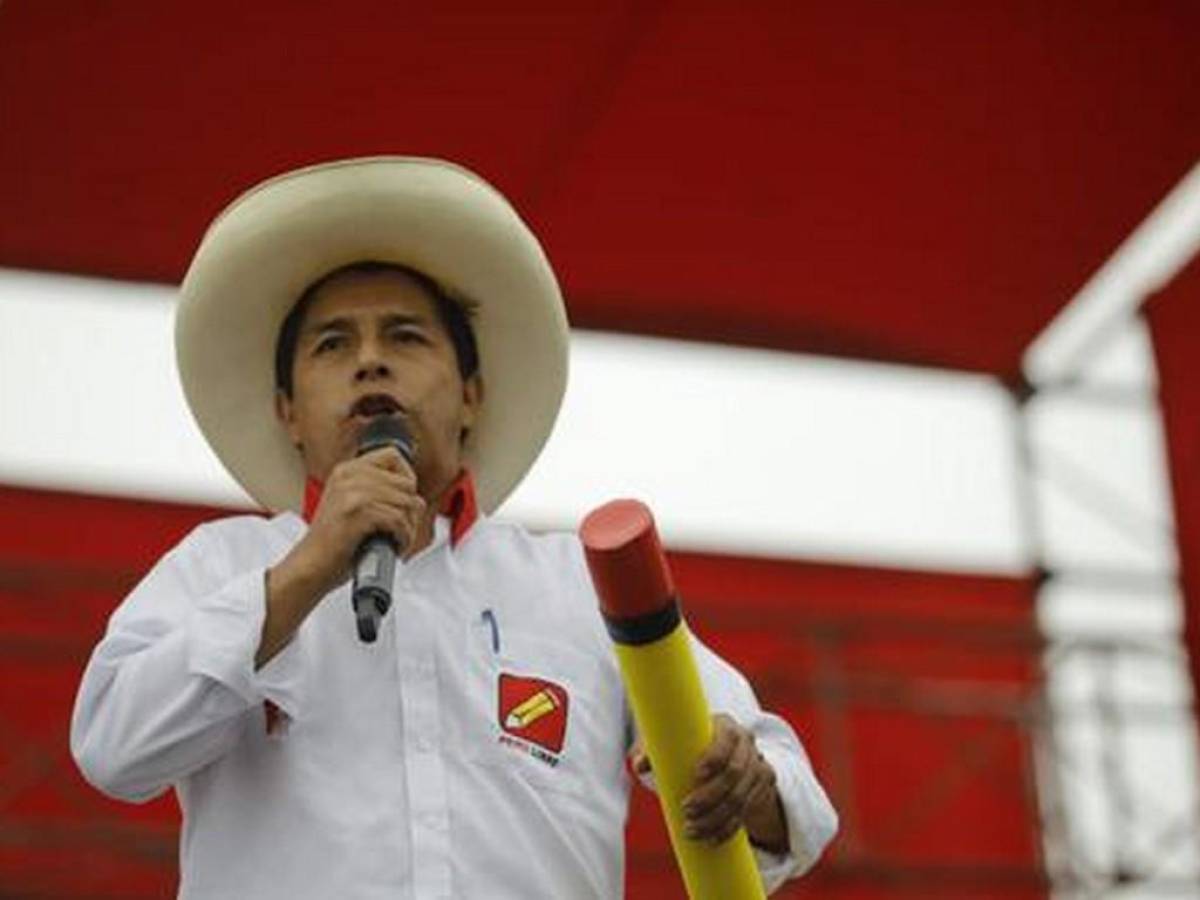 Congreso de Perú acepta debatir pedido de destitución de Pedro Castillo