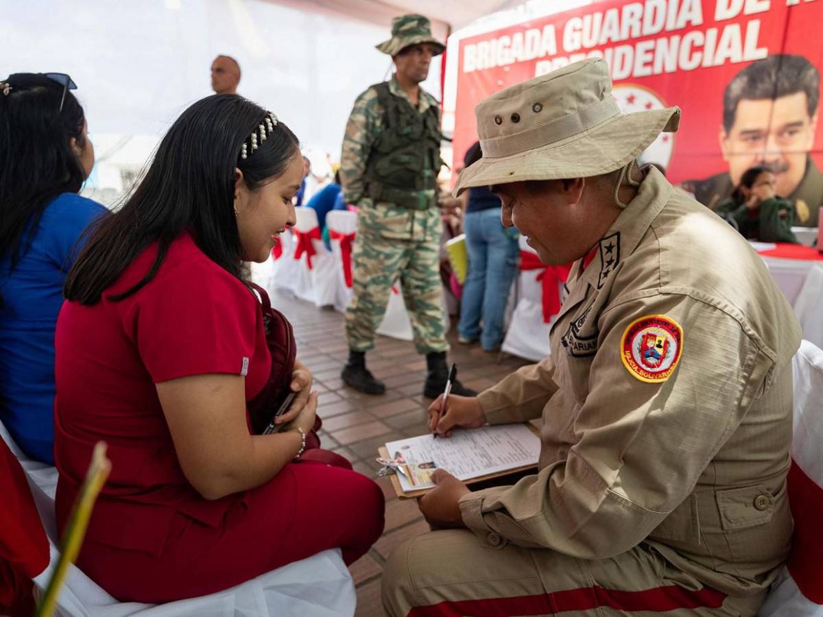 Maduro realiza alistamiento de milicia civil por presencia militar de EEUU en el Caribe