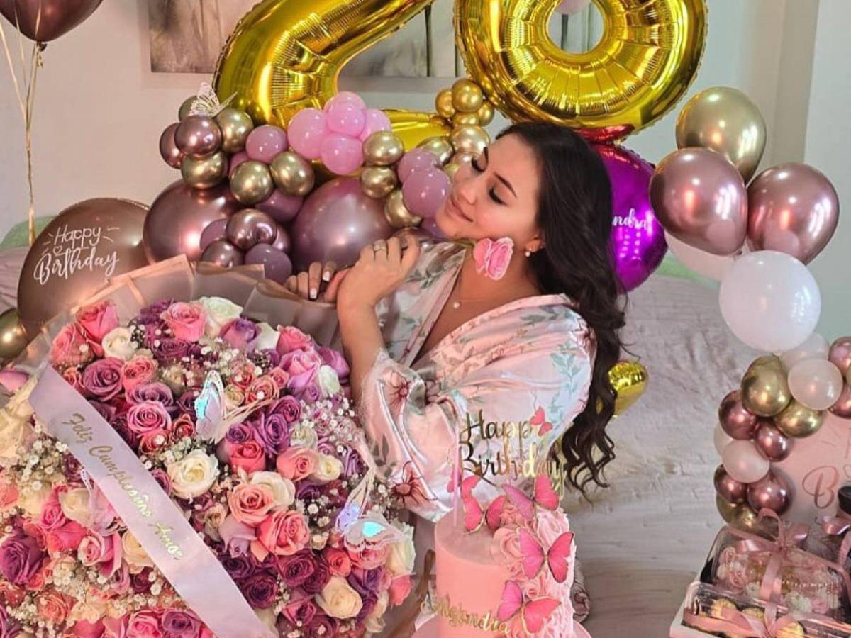 Con rosas, mariachis y globos: Novio de Alejandra Rubio le celebra su cumpleaños 28