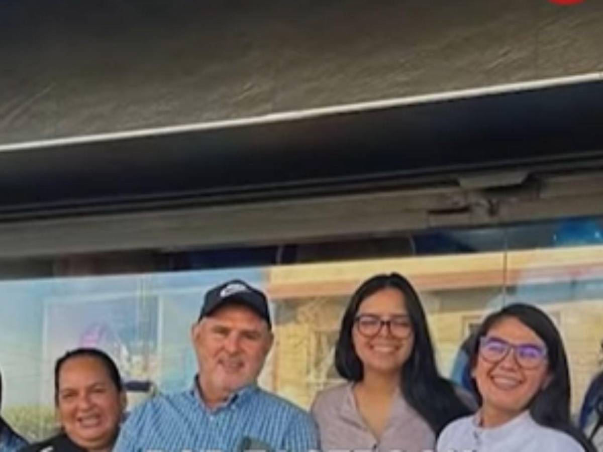 Las jóvenes condenadas a 10 años de cárcel por crear camisetas con estatua caída de Chávez