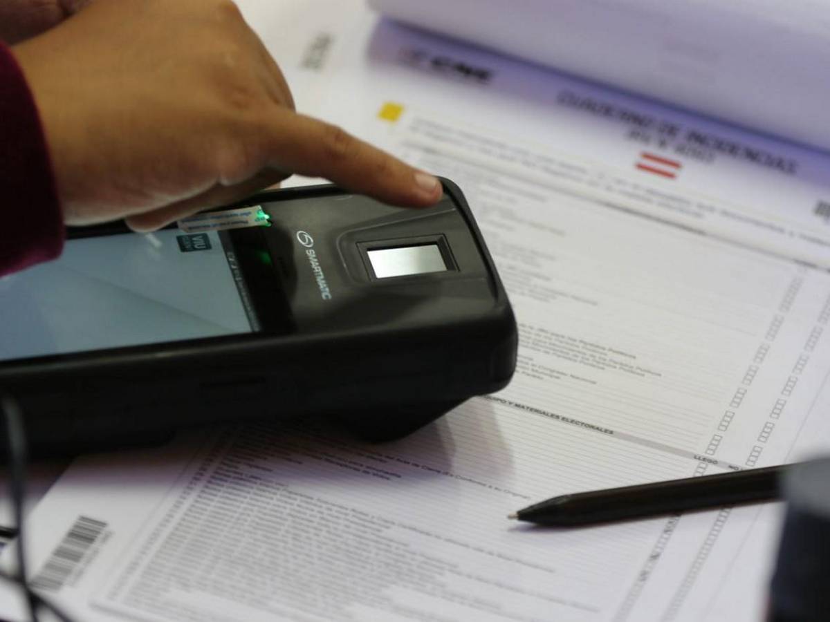 Hondureños votan con sistema biométrico, protagonista en las primarias 2025