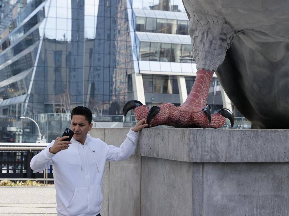 Toma vuelo, Dinosaur, escultura de paloma gigante que conquistó Manhattan dice adiós