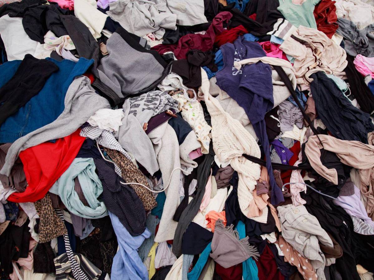 Alerta sanitaria: ¿Exigirán una nueva licencia a tiendas de ropa usada?