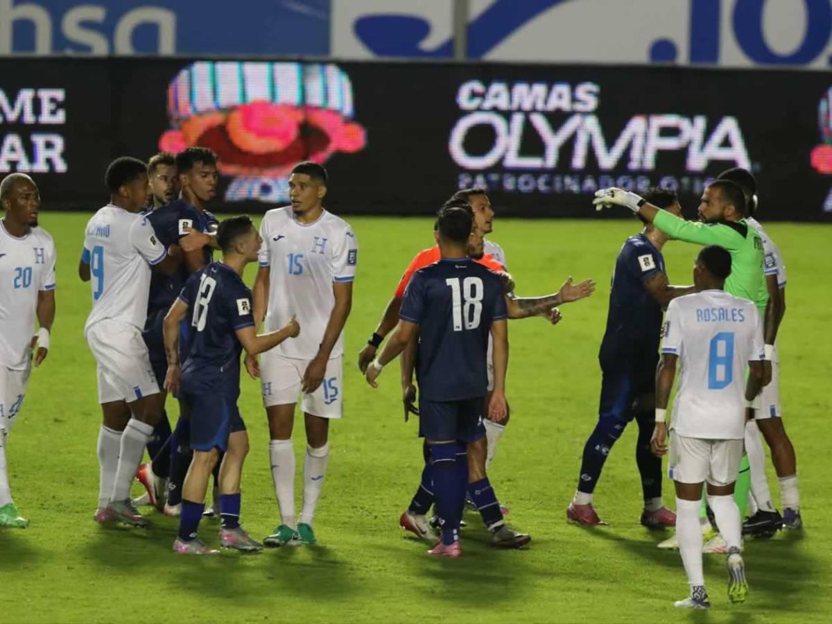Lo que hizo la pareja del año, lindas chicas y bronca: Postales del triunfo de Honduras vs Nicaragua