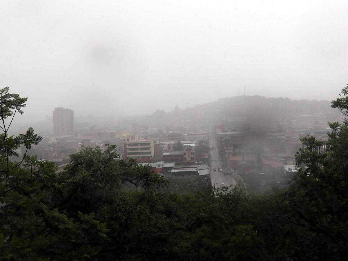 ¿Qué efectos tendrán las lluvias contaminadas que caerán en la capital?