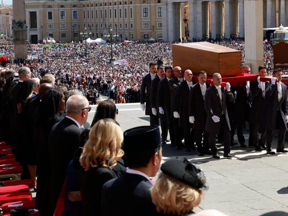 Francisco, el papa de los últimos: así fue su funeral entre poderosos y desfavorecidos​​​​​​