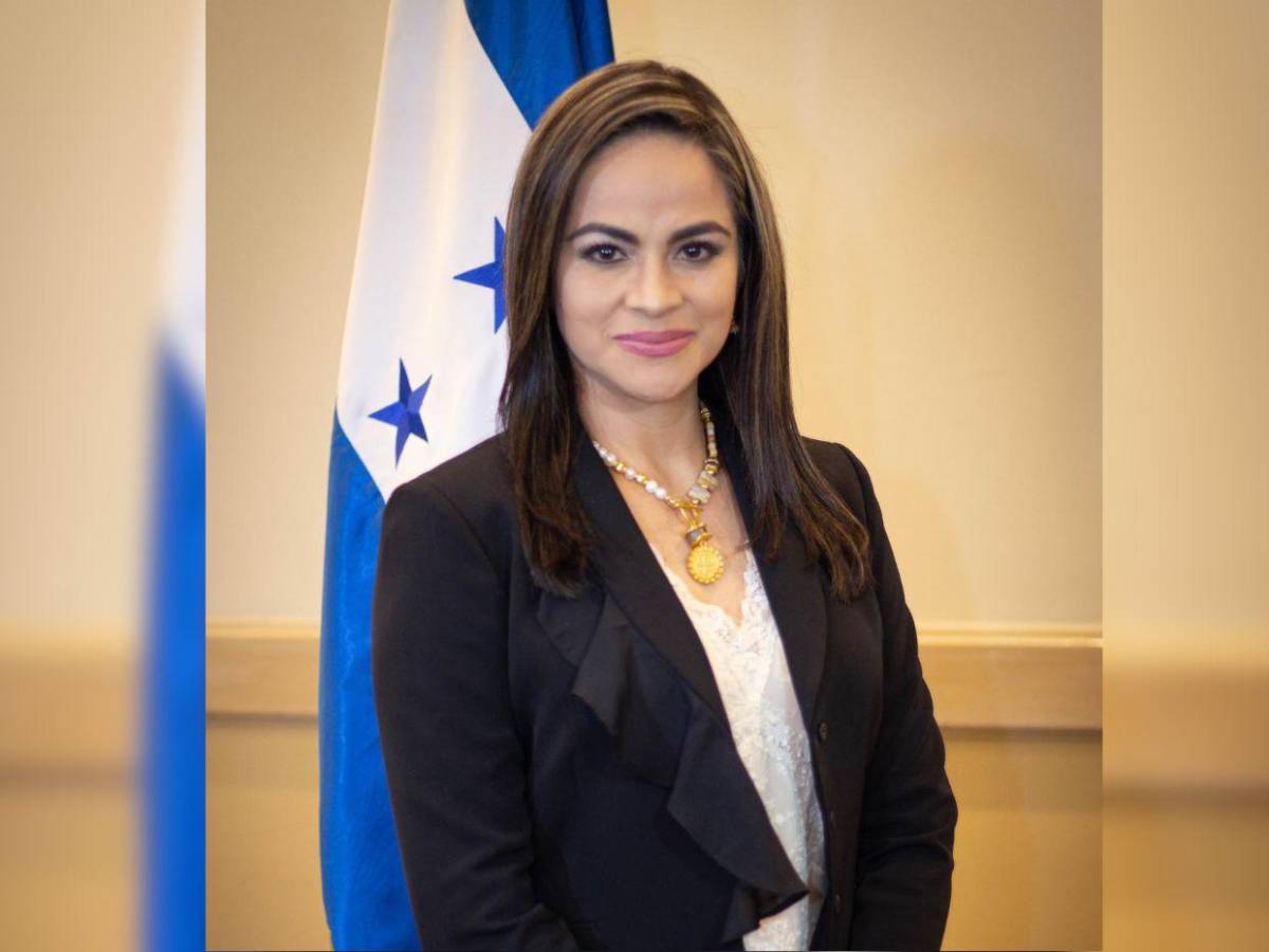 Se comunicaba con ministros y diputados suplantando identidad: caso de Corazón de María Bocanegra