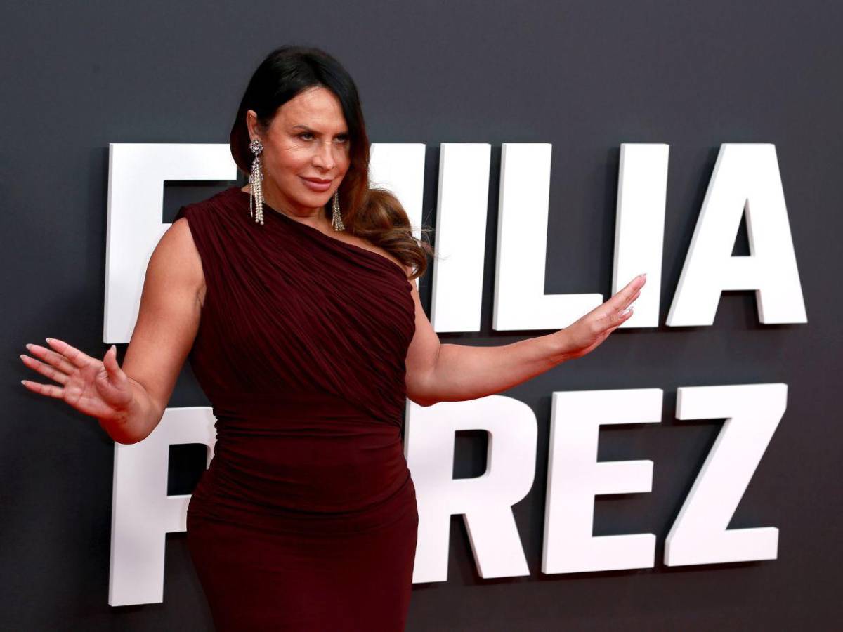 Karla Sofía Gascón se sincera sobre su polémica: “No podía ni respirar” Karla Sofía Gascón se sincera sobre su polémica: “No podía ni respirar”