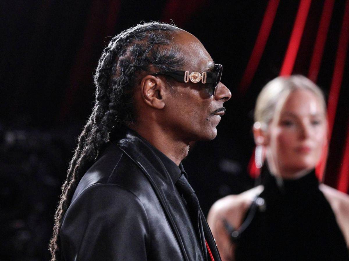 Elegancia con actitud: Snoop Dogg roba miradas en los Golden Globes 2026