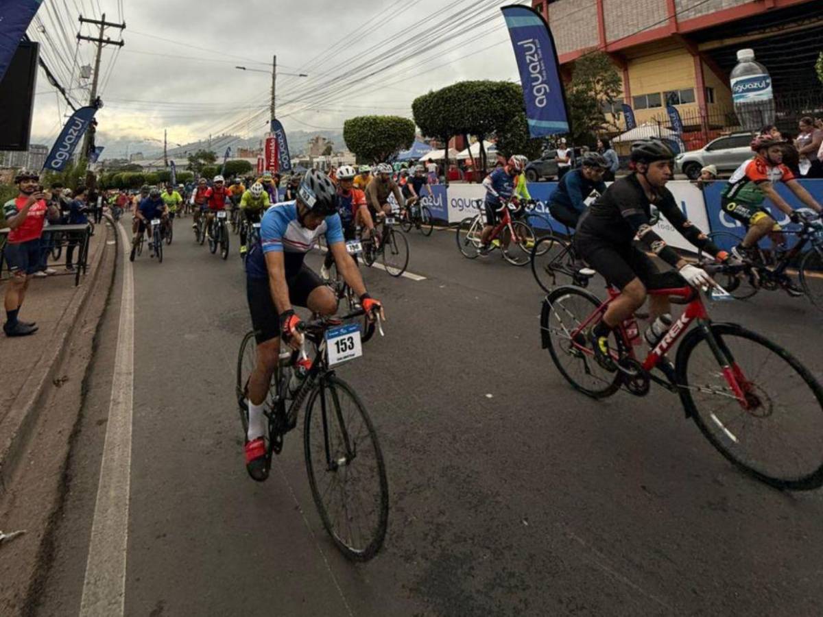 Entre tensión y emoción, así estaban los ciclistas antes de arrancar la Vuelta EL HERALDO 2025